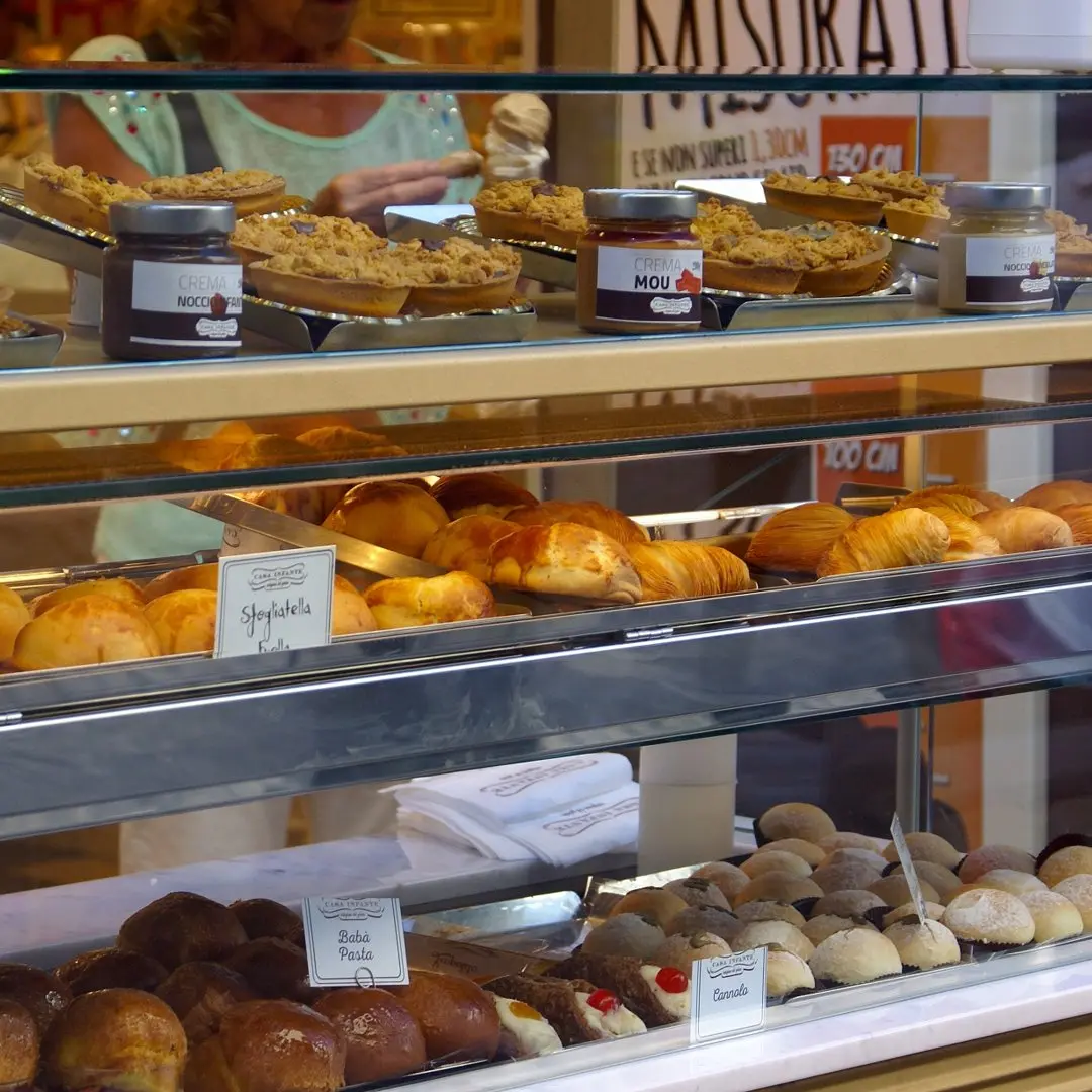Naples Street Food Walk: Five Bites in One Morning